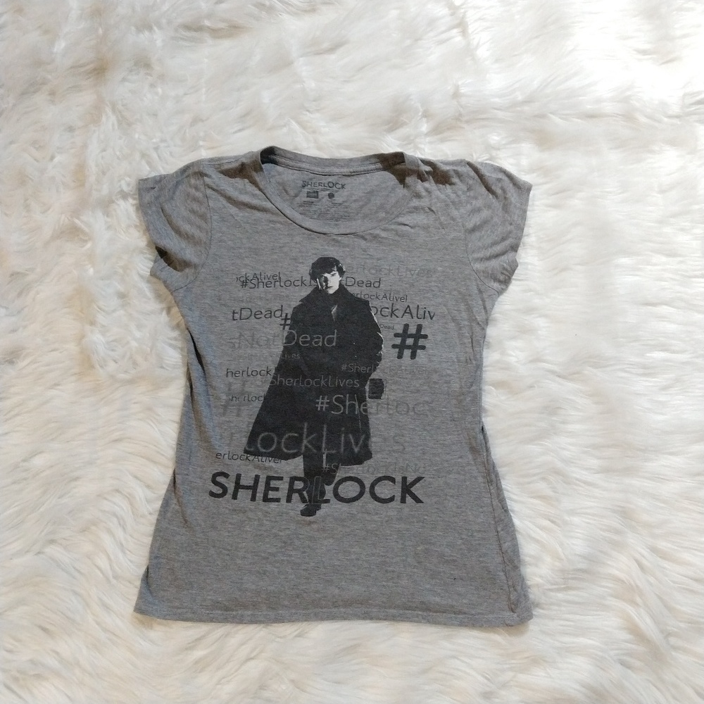 BBC SHERLOCK gray graphic tee Sherlock lives